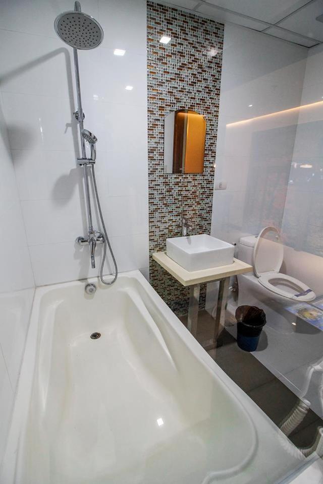 Hotel Dreamworld Araneta Cubao Eksteriør billede