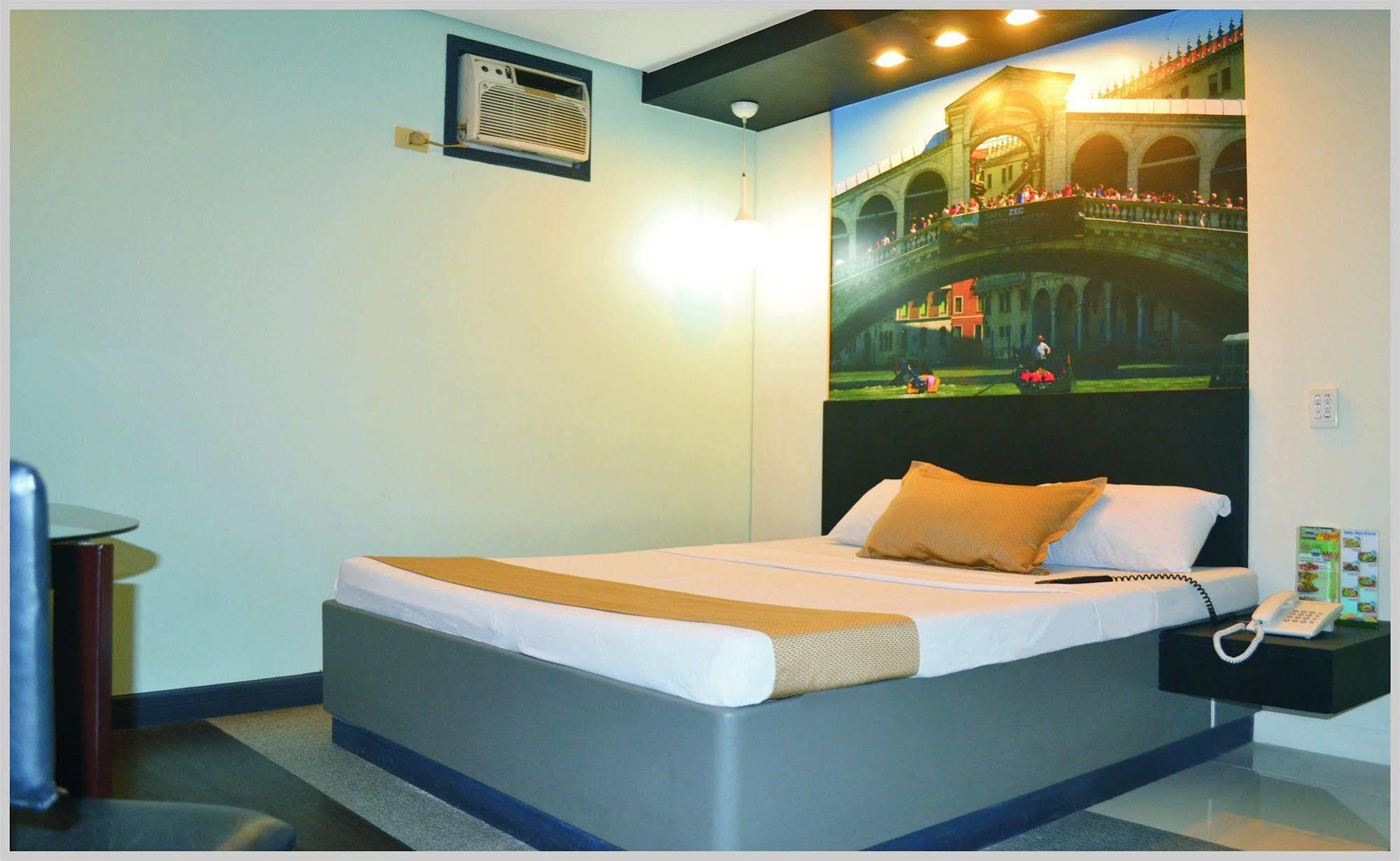 Hotel Dreamworld Araneta Cubao Eksteriør billede