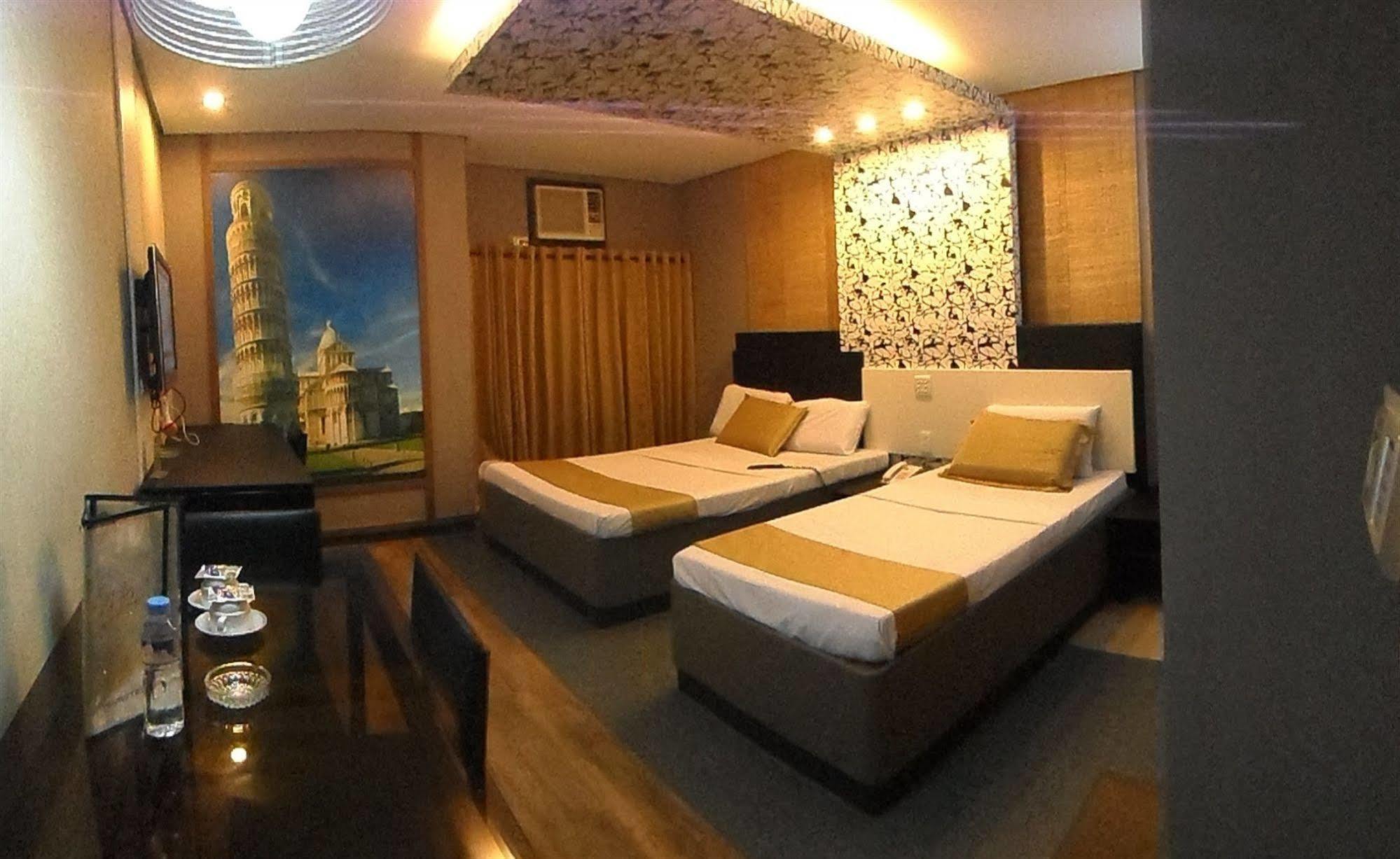 Hotel Dreamworld Araneta Cubao Eksteriør billede