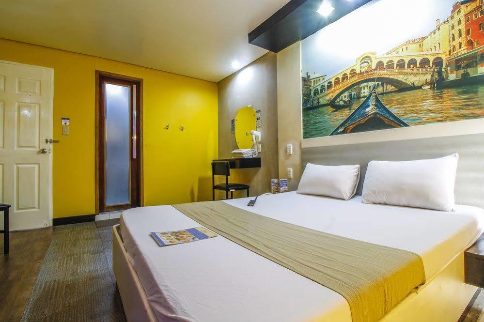 Hotel Dreamworld Araneta Cubao Eksteriør billede